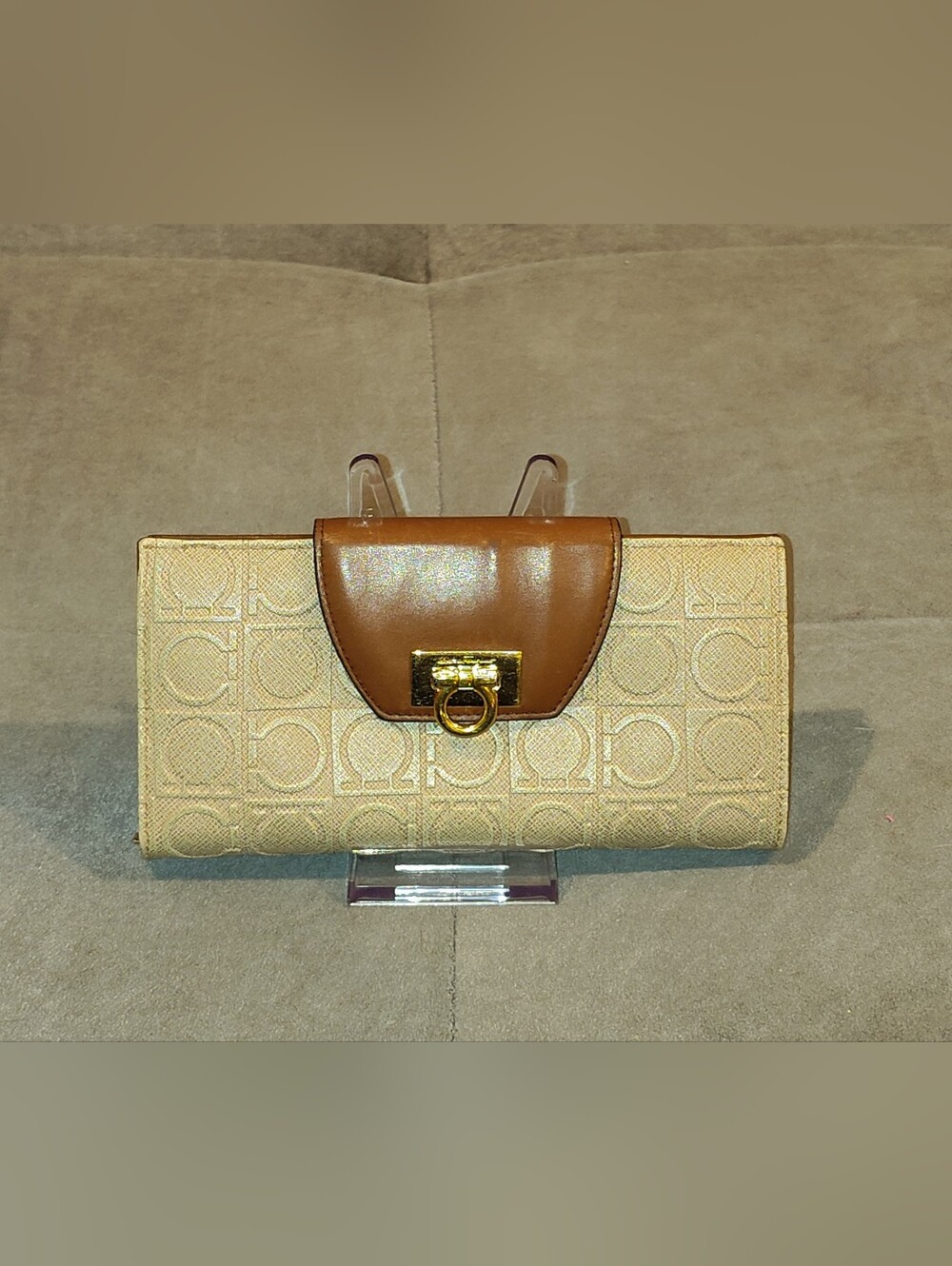 SALVATORE FERRAGAMO GANCINI MONOGRAM EMBOSSED LOGO LEATHER 2-TONE LONG WALLET
